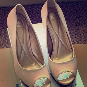 Brand new pair of nude pumps